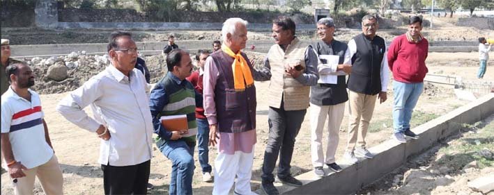 ताराचंद जैन ने आयड़ नदी के कार्यो का किया निरीक्षण