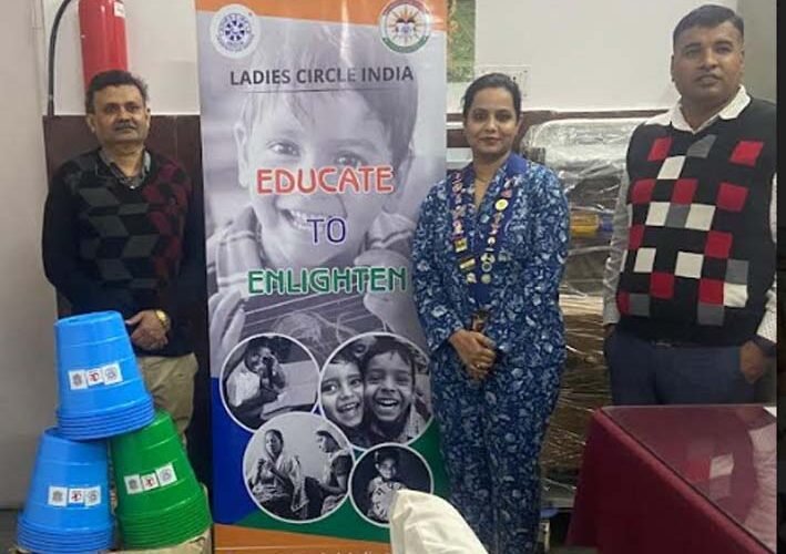 हिरणमगरी सेटेलाईट हॉस्पीटल में डस्टबिन वितरीत