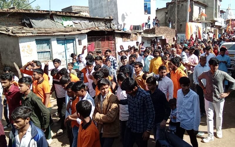  प्रतापगढ़ : अयोध्या में प्राण प्रतिष्ठा को लेकर दूधली टांडा में निकाली श्री राम जी की भव्य शोभायात्रा