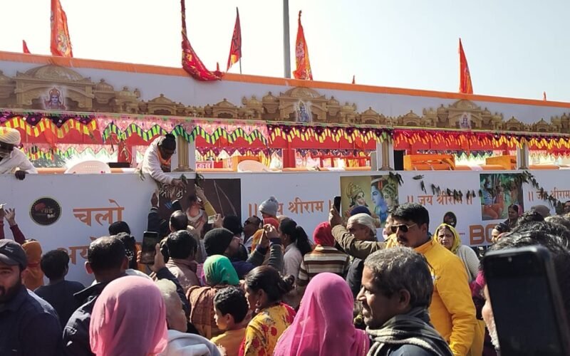 अयोध्या राम मंदिर हेतु 108 फीट लम्बी अगरबत्ती रथ यात्रा का उदयपुर में भव्य स्वागत