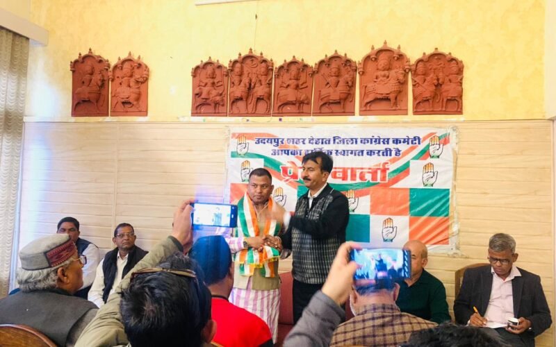 कांग्रेस हर एक कार्यकर्ता एवं पदाधिकारी मजबूती के साथ लोकसभा चुनाव लड़ेगा – मीणा