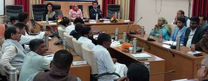 जनहित के कार्यों को प्राथमिकता से पूरा करें-जिला प्रमुख