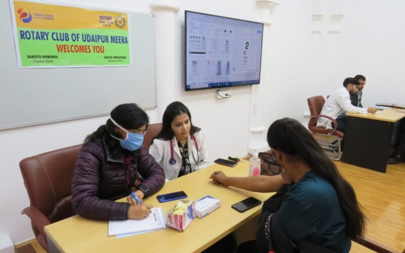 निःशुल्क चिकित्सा शिविर में 255 रोगियों का ईलाज