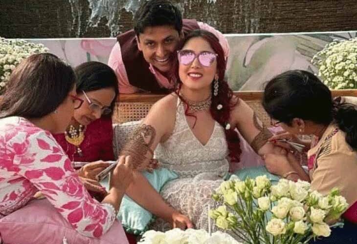 आमिर खान की बेटी आयरा के हाथों में लगी मेहंदी
