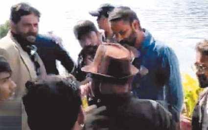 गणगौर घाट स्थित राम मंदिर पर अपशिष्ट फैंकने पर विवाद