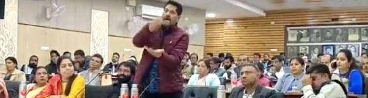 निगम की बैठक में स्मार्ट सिटी के अधिकारियों को उप महापौर ने लगाई लताड़