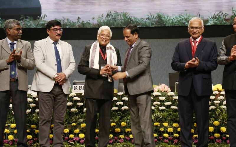 उदयपुर के डॉ. ब्रह्मानंद व्यास को नीम अनुसंधान एवं प्रचार प्रसार के लिए लाइफटाइम कमिटमेंट अवार्ड