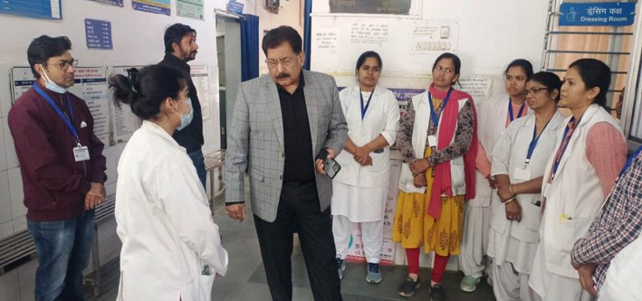 संभागीय आयुक्त ने किया सीएचसी नाई व बड़गांव का औचक निरीक्षण