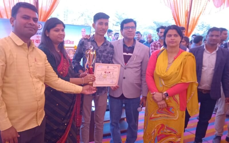 प्रतापगढ़ : राज्य स्तर पर प्रतापगढ़ जिले के मनोहरगढ़ विद्यालय का छात्र योगेंद्र रहा प्रथम