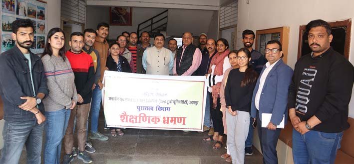 उत्खनन प्रशिक्षण हेतु 15 सदस्यीय दल रवाना