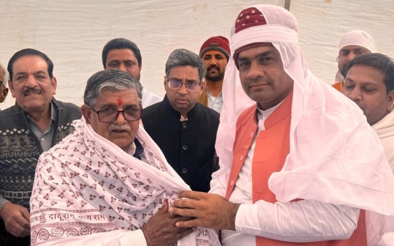 दादु संप्रदाय के आचार्य ओमप्रकाश जी महाराज उदयपुर आए, कटारिया से की मुलाकात