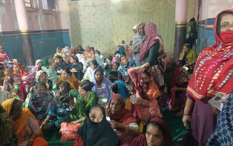 240 जरूरतमंद परिवारों को राशनसामग्री वितरीत