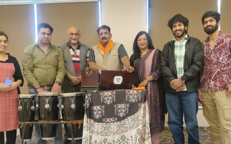 हर उम्र के संगीत प्रेमीयों ने सीखे गायिकी और वादन के बेसिक्स : मुकेश माधवानी