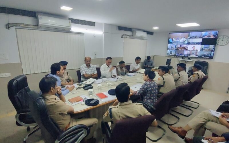 हर घटना और सूचना को गंभीरता से लें, त्वरित कार्यवाही करेंः जिला कलक्टर