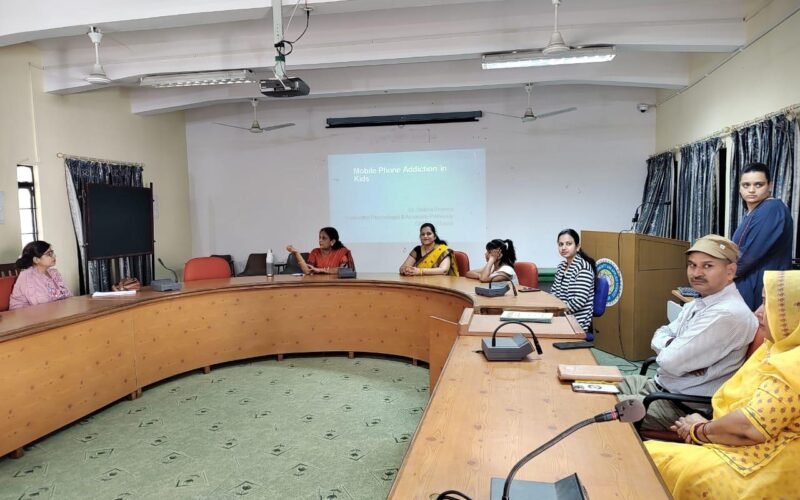 बच्चों के व्यक्तित्व पर मोबाइल का दुष्प्रभाव