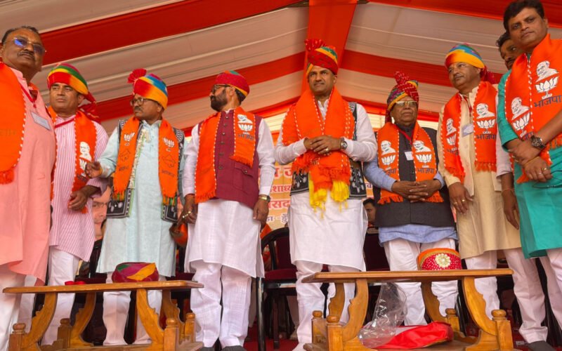 प्रदेश महासचिव सहित कई कांग्रेसियों ने थामा भाजपा का दामन