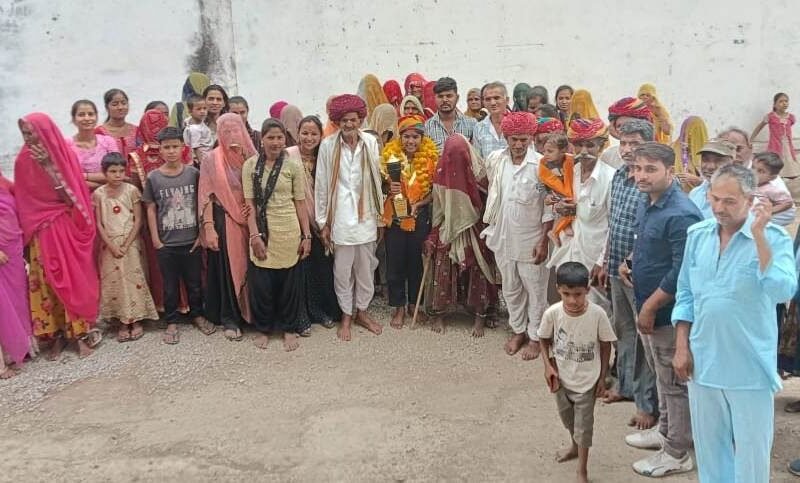 सालेड़ा(भींडर) की जुला गुर्जर के लैक्रोस खेल में राष्ट्रीय चैैंपियन बन गांव लौटने पर हुआ भव्य स्वागत