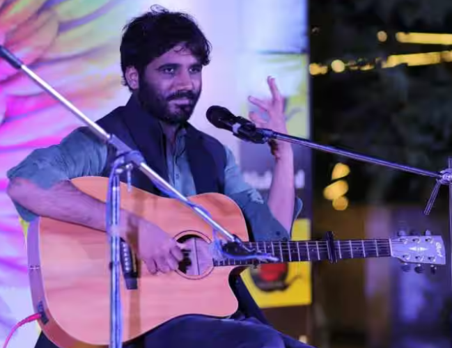 लेकसिटी में कविता और गीतों को समर्पित होगी शनिवार की शाम मुंबई के मशहूर कवि और गायक कविश सेठ की होगी प्रस्तुति
