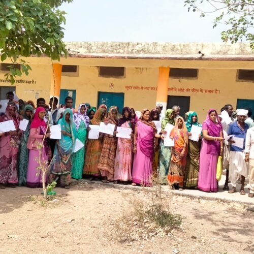 डूंगरपुर जिले में एक दिन में 2 लाख 19 हजार 822 मतदाता पर्चियों और 70589 मार्गदर्शिका का वितरण घर-घर पहुंचा देश का गर्व, चुनाव का पर्व का संदेश
