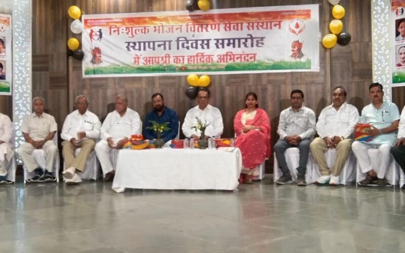 निःशुल्क भोजन वितरण सेवा संस्थान सेवा परिवार ने मनाया  छठां स्थापना दिवस