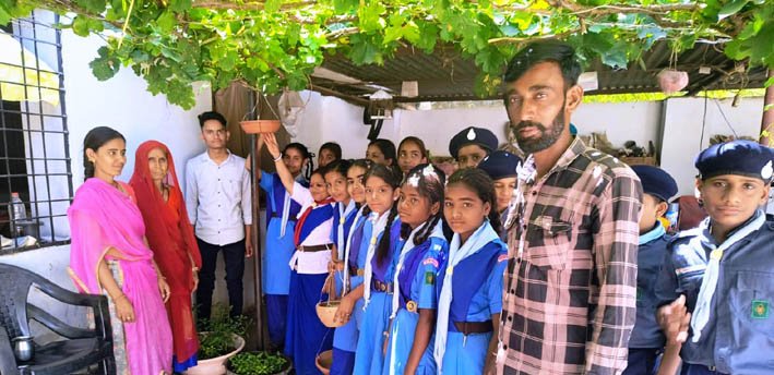 जूनावास में स्कूली बच्चों ने बांधे परिण्डे