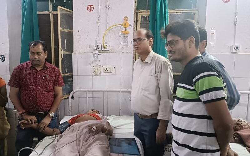 देर रात सीएमएचओ जिला चिकित्सालय पहुंचे