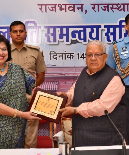मोहनलाल सुखाडिया विश्वविद्यालय, उदयपुर को कुलाधिपति अवार्ड और ट्रॉफी प्रदान की गई