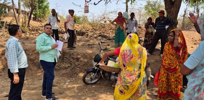 जिला परिषद सीईओ ने किया ग्राम पंचायतों का औचक निरीक्षण