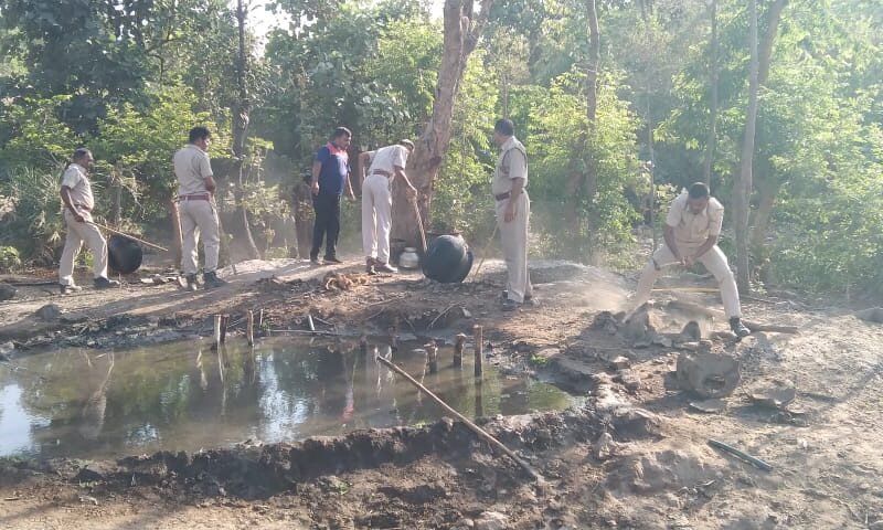 अवैध हथकड़ शराब जब्त, 6 हजार लीटर वॉश किया नष्ट