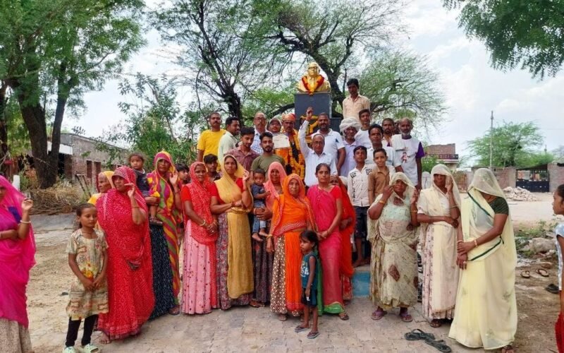 डॉ.भीमराव अम्बेडकर राष्ट्रीय पुरुस्कार मिलने के बाद गांव लौटने पर हुआ भव्य स्वागत कार्यक्रम,निकला जुलूस