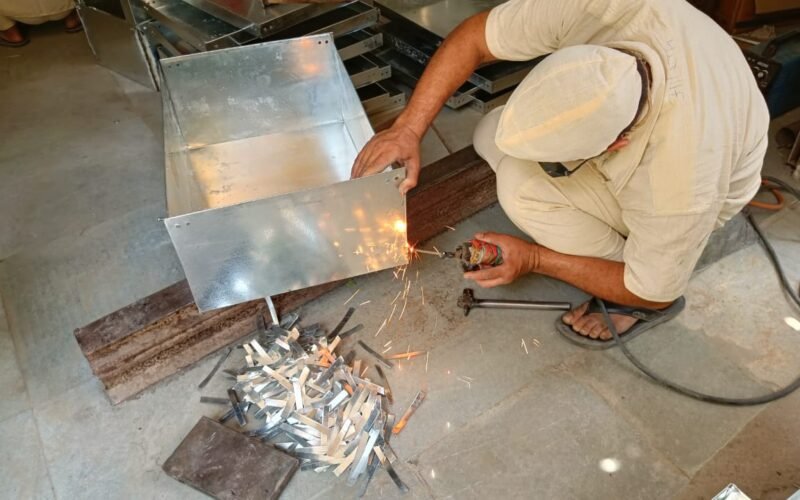 केन्द्रीय कारागृह के बंदी कर रहे है विविध सृजन