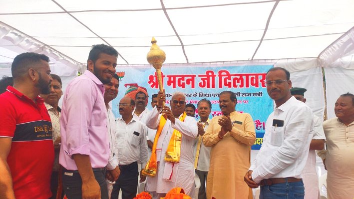 शिक्षक संघ ने किया शिक्षा मंत्री का अभिनंदन, पौधरोपण