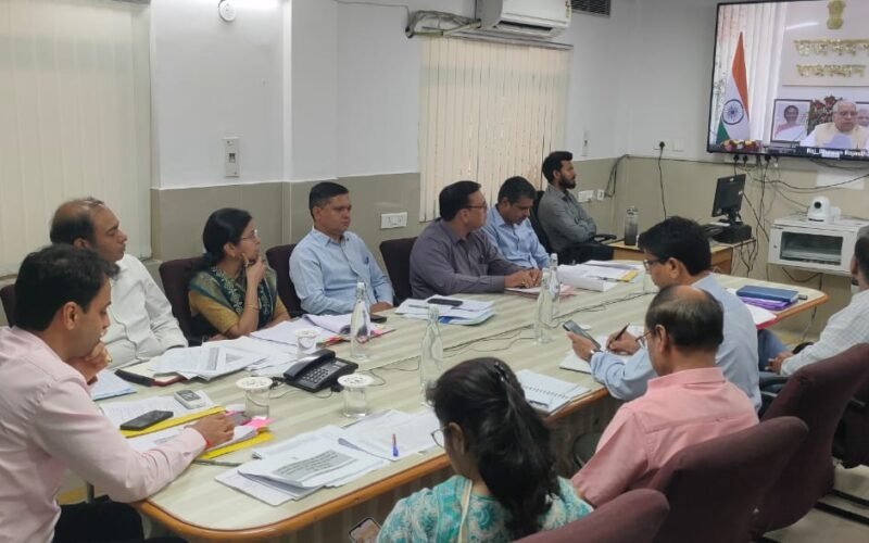 जनजाति क्षेत्र योजनाओं एवं विकास कार्यों की राज्यपाल ने समीक्षा की