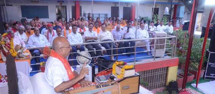 पति को धर्म की ओर प्रेरित करे वही धर्मपत्नी कथारस में सराबोर श्रोता झूम उठे