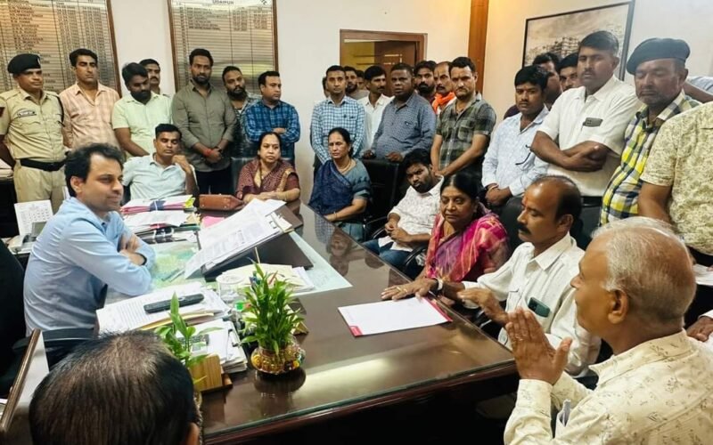 ग्रामीण विधायक फूल सिंह मीणा के खिलाफ जीबीएच अमेरिकन हॉस्पिटल द्वारा मिथ्या आरोप लगाने के विरोध में भाजपा शहर जिला उदयपुर ने दिया कलेक्टर को ज्ञापन