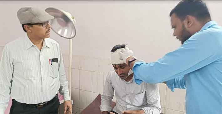 कंप्यूटर लैब में कंप्यूटर बंद करने पर टीचर ने डाटा, छात्र ने मार्बल की पट्टी से टीचर का फोड़ा सिर 