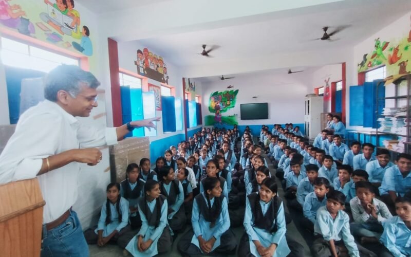 वरडा और धार उमावि में हुई शनिवारिय सभा