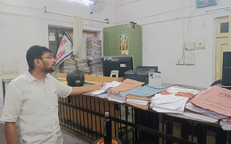 भीलवाड़ा : जिला कलक्टर नमित मेहता ने किया विभिन्न राजकीय कार्यालयों का औचक  निरीक्षण