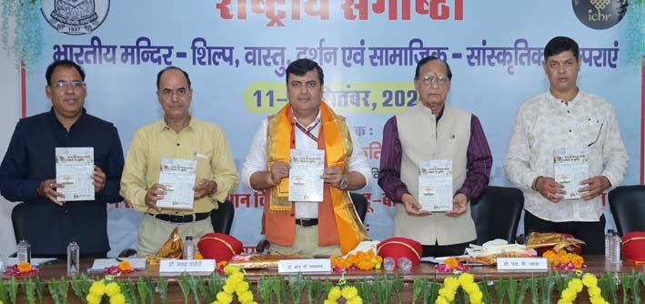 धर्म एवं अध्यात्म के आगे विज्ञान घुटने टेकता हैः- डॉ. ओम उपाध्याय