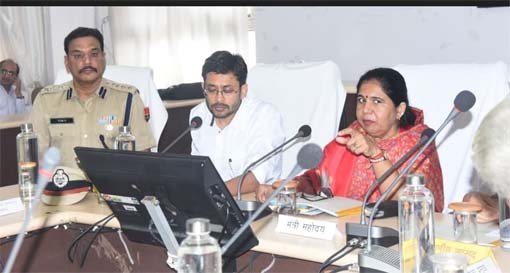 जिला कलक्टर ने विभिन्न आयोजित होने वाले कार्यक्रमों को लेकर अधिकारियों की ली बैठक
