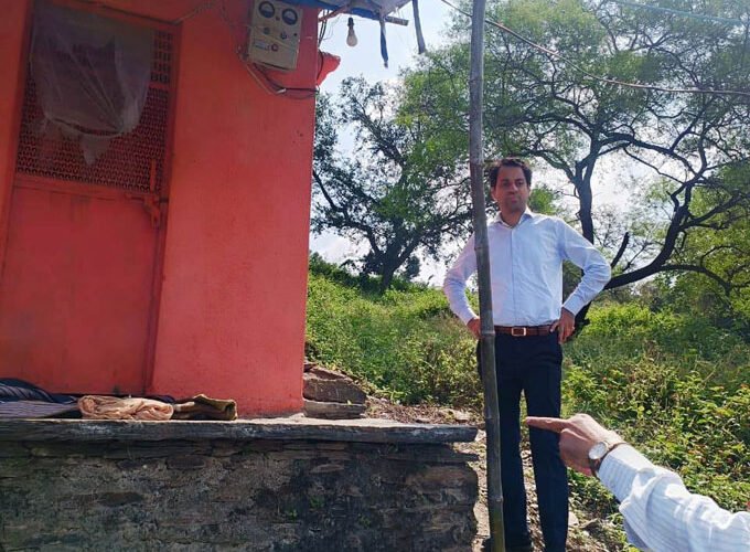 जिला कलक्टर पहुंचे राठौड़ों का गुड़ा