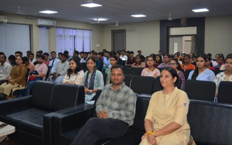 रोटरी क्लब उदयपुर युवा द्वारा युवाओं में बढ़ती मानसिक समस्याएं एवं आत्महत्याएं पर हुई कार्यशाला’