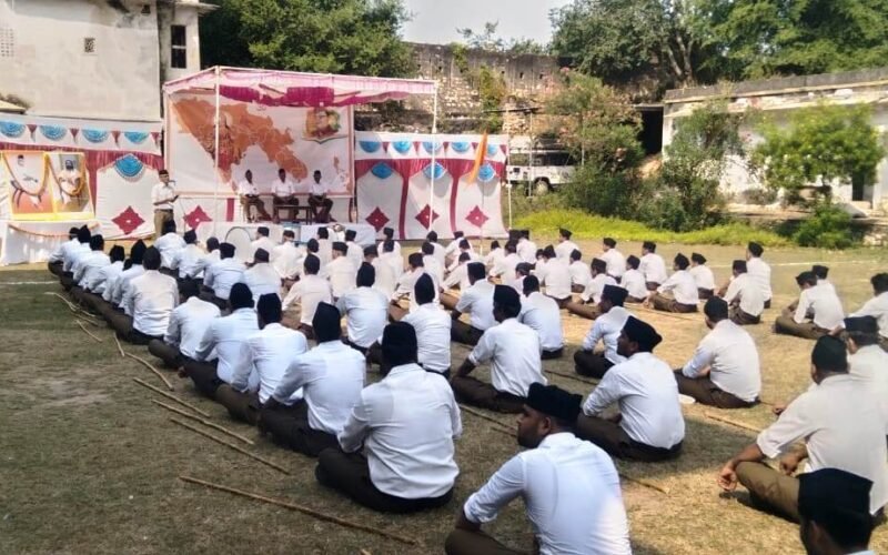 सनवाड़ में निकला संघ का पथ संचलन,लोगों ने की पृष्पवृष्टि
