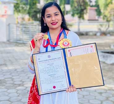 राष्ट्रीय निशानेबाज़ पलक गुर्जर को यूनिवर्सिटी टॉप करने पर मिला गोल्ड मेडल