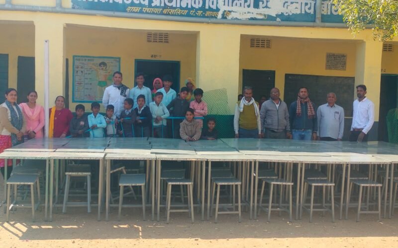 चौकसी हैरियर्स ने राजकीय विद्यालय रेड द्वितीय बांसलिया को भेंट किए 50 टेबल-स्टूल के सेट