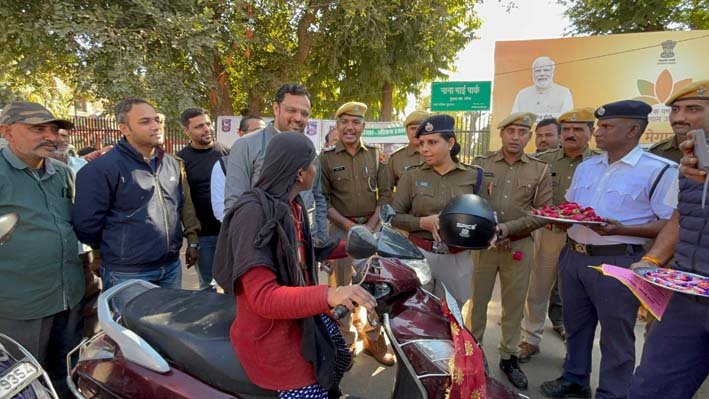 डूंगरपुर में सड़क सुरक्षा अभियान: जागरूकता के साथ जुर्माना, नियमों का पालन सुनिश्चित करने की पहल