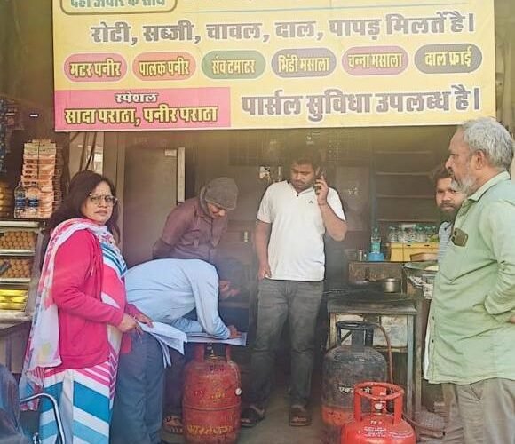 प्रतिष्ठानों पर जांच, 24 घरेलू गैस सिलेण्डर पकड़े
