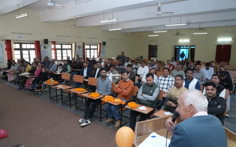 विद्या भवन  एलुमिनी समारोह : सत्रह साल बाद मिलकर हुए  खुश  और भावुक