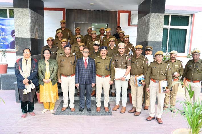 बाल संरक्षण के क्षेत्र में उत्कृष्ट कार्य करने वाले पुलिस अधिकारी व कार्मिकों को किया सम्मानित