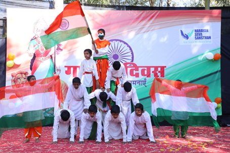 नारायण सेवा के सभी परिसरों में झंडारोहण